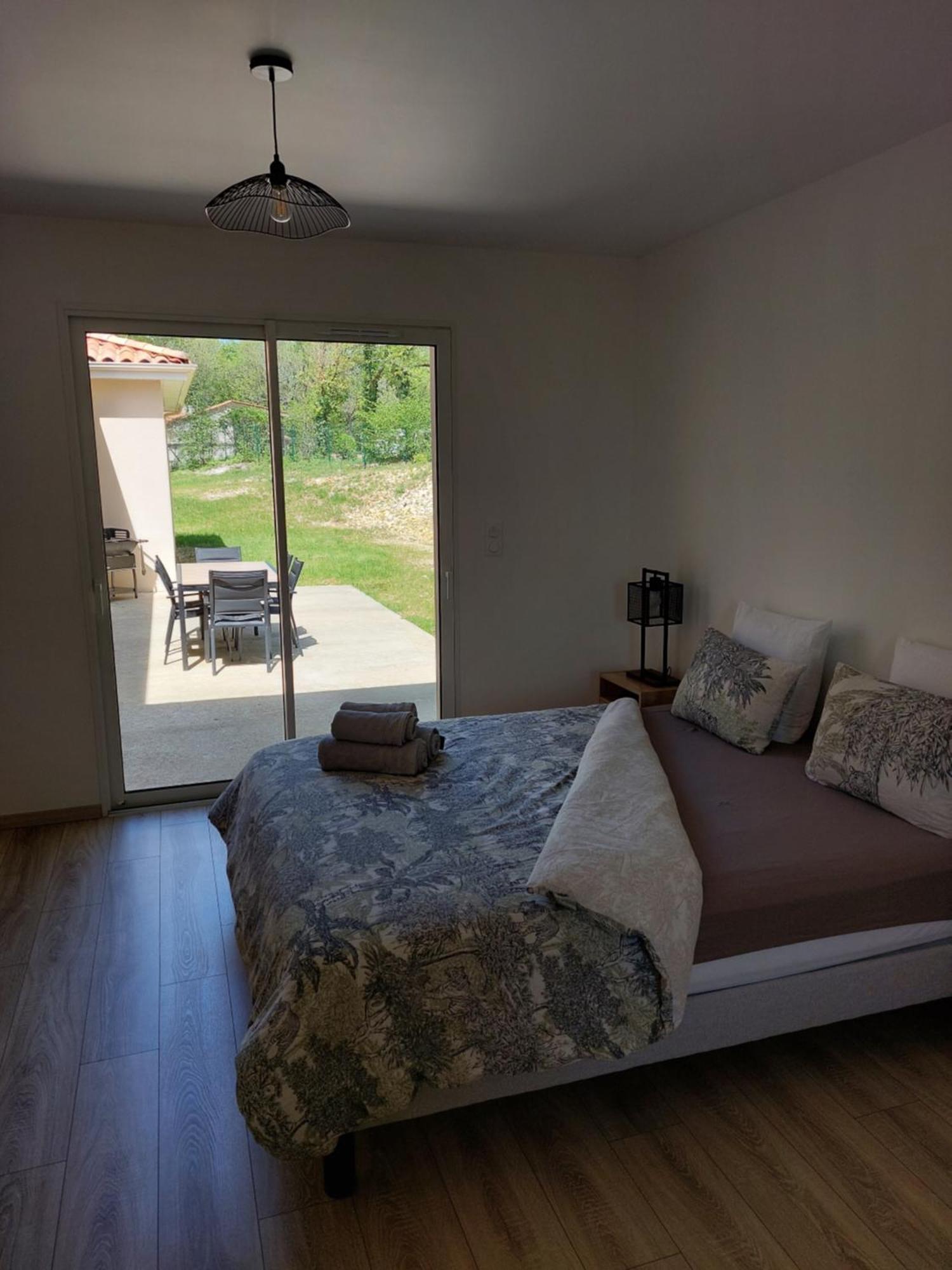 "Jolie Maison Confortable Au Coeur D'Un Environnement Calme Et Boise" Saint-Vincent-sur-l'Isle Luaran gambar